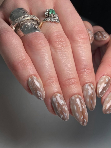 Deer print nails